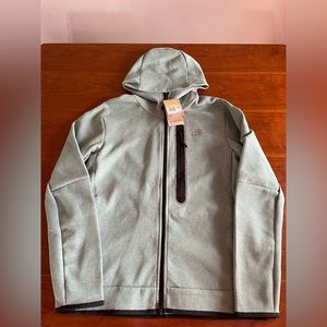 Nike Men’s Tech Fleece Full Zip Hoodie (Green) New with Tags [DR9150-361]